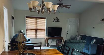 Charming 2-bedroom lakehouse with HVAC in cozy Roxboro