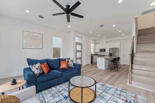 3-bedroom house in serene Houston w/garage near NRG Stadium