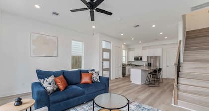 3-bedroom house in serene Houston w/garage near NRG Stadium