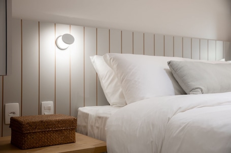 Apartamento | Cofres nos quartos, cortinas blackout, ferros/tábuas de passar roupa. Leblon | 3 Quartos, 2 min da Praia - por Casapē Rio