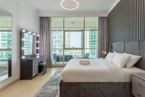 Iron/ironing board, WiFi, bed sheets - Cozy 1 Bed l Partial Sea View l Prime Location (Dubai Marina)