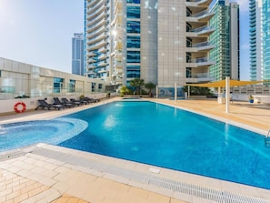 Pool - Cozy 1 Bed l Partial Sea View l Prime Location (Dubai Marina)