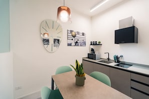 Dining - Charming studio of 40 square meters can accommodate up to 4 people, located on the ground floor (2 steps to access) of a refined building recently renovated. The property is located in a quiet area in the medieval heart of Siena in the limited traffic zo (Siena)