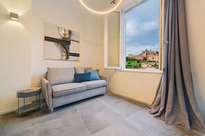 Living area - Charming studio of 40 square meters can accommodate up to 4 people, located on the ground floor (2 steps to access) of a refined building recently renovated. The property is located in a quiet area in the medieval heart of Siena in the limited traffic zo (Siena)