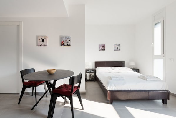 Iron/ironing board - GuestHost - Udine M2 - Bright and cozy studio (Milano)