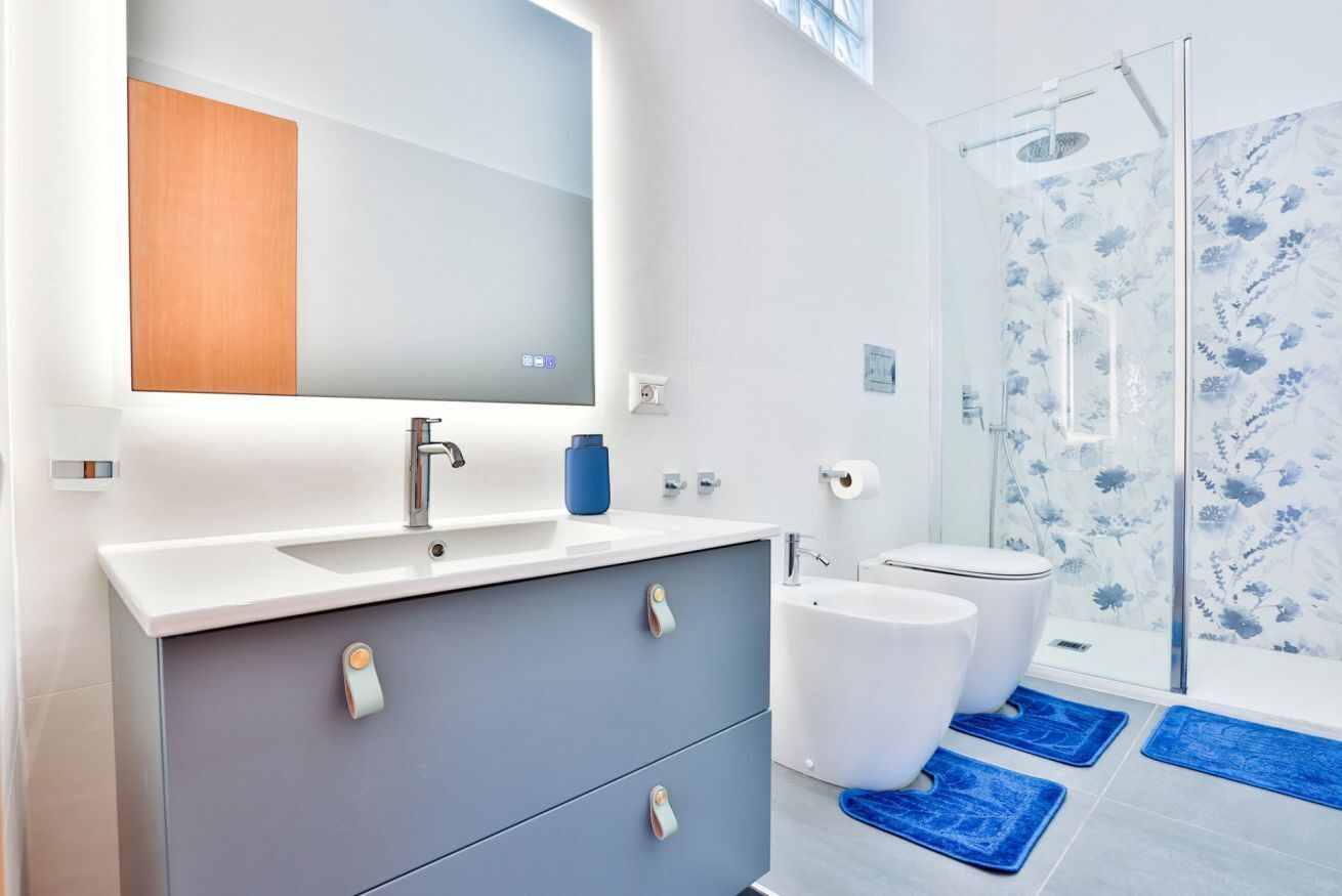 Bruser, bidet, håndklæder