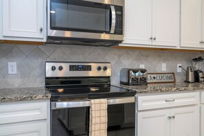 Private kitchen - Beautiful 5BR Vacation Home • Pool • Gated Resort • Near Disney (Kissimmee)