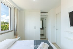 2 bedrooms, free WiFi - Apt w/ Balcony Near the Beach in Ilheus Rpd0301 (Ilhéus)