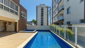 A modern apartment building with a swimming pool. - Apt w/ Balcony Near the Beach in Ilheus Rpd0301 (Ilhéus)