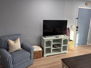 Living area - 2BR 1B condo Amelia island, 2 blocks beach 2 miles downtown 1 mile Fort Clinch (Fernandina Beach)