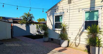 Quaint and Bright, 1-Bedroom Cottage in Central Sunny San Diego