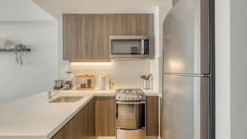 Apartamento superior | Cozinha privada | Geladeira grande, micro-ondas, fogão, torradeira