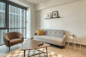 Apartamento superior | Área de estar | Smart TV