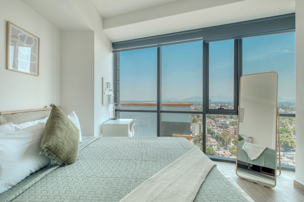 Apartamento família | Cofres nos quartos, individualmente decorados, cortinas blackout