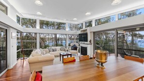 Smart TV - The Villa at Maloneys (Maloneys Beach)