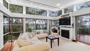 Smart TV - The Villa at Maloneys (Maloneys Beach)