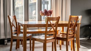 Condo, 1 giường cỡ king và sofa giường, ban công (The Overlook at Interlaken) | Khu ăn uống