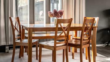 Condo, 1 giường cỡ king và sofa giường, ban công (The Overlook at Interlaken) | Khu ăn uống