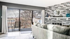 Condo, 1 giường cỡ king và sofa giường, ban công (The Overlook at Interlaken) | Khu phòng khách