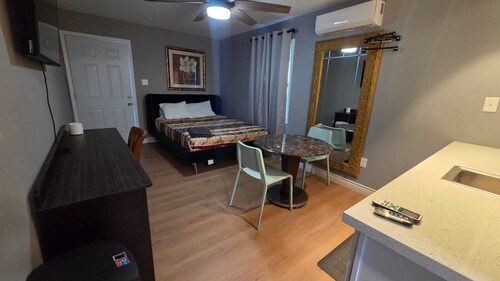 3 BR/ 2BA- with Two Kitchenette Subdivide Unit