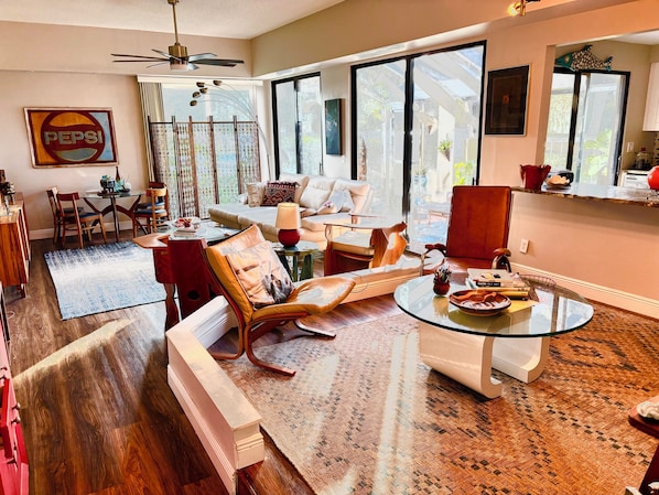 Living area - Mid Century styled condo in charming Sarasota (Sarasota)