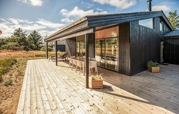Outdoor dining - Stunning home in Løkken with sauna (Løkken)