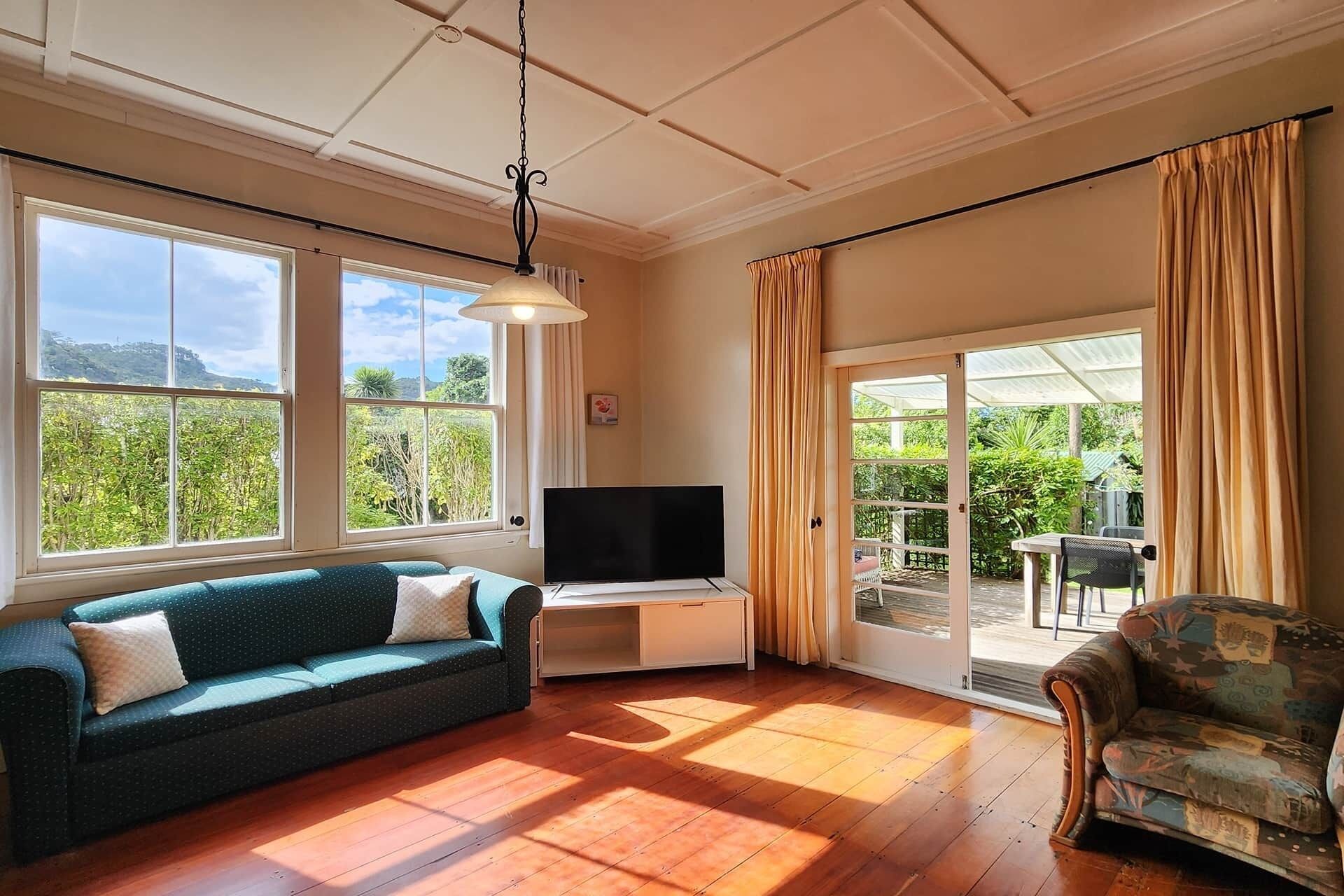 Televisión y chimenea 