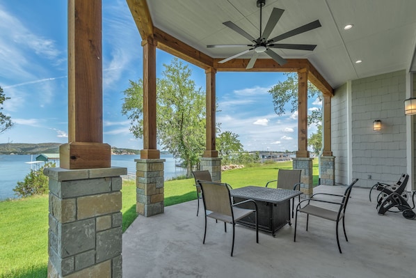 Outdoor dining - Luxury Lakefront Retreat (Graford)