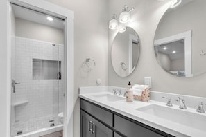 Shower, towels, soap, toilet paper - Luxury Lakefront Retreat (Graford)