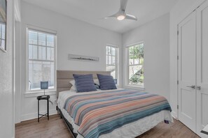 5 bedrooms, WiFi, bed sheets - Luxury Lakefront Retreat (Graford)
