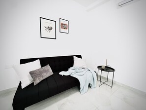 Estudio de diseño, vistas a la ciudad | Zona de estar | Televisión de pantalla plana de 50 cm con canales digitales