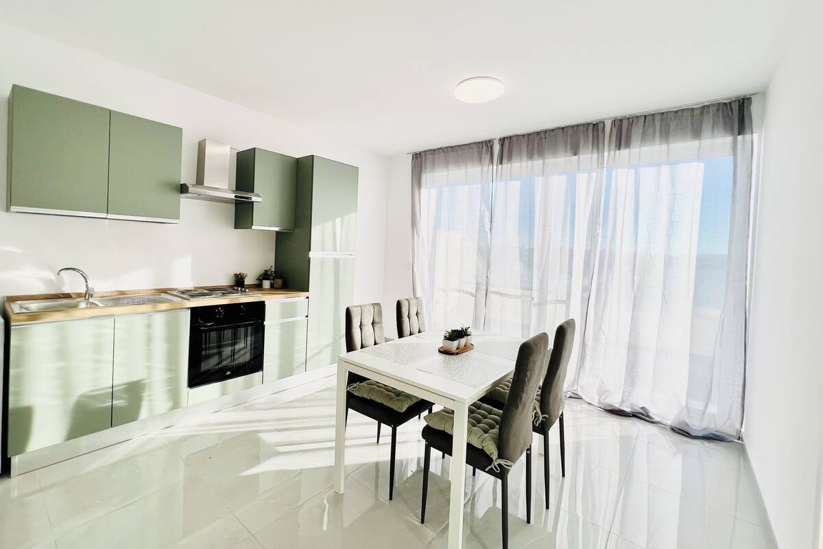 Premium-Apartment, Stadtblick | Eigene Küche | Großer Kühlschrank, Ofen, Herdplatte, Kochgeschirr/Geschirr/Besteck