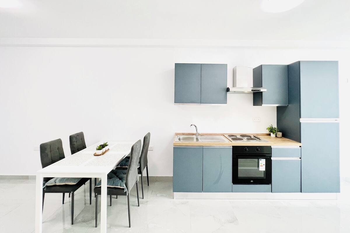 Design-Studio, Stadtblick | Eigene Küche | Großer Kühlschrank, Ofen, Herdplatte, Kochgeschirr/Geschirr/Besteck