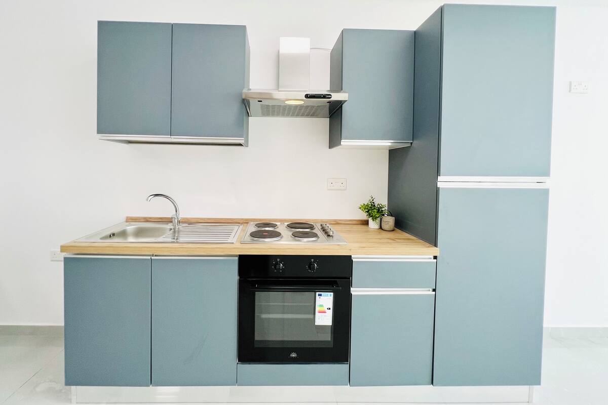 City-Studio, Stadtblick | Eigene Küche | Großer Kühlschrank, Ofen, Herdplatte, Kochgeschirr/Geschirr/Besteck