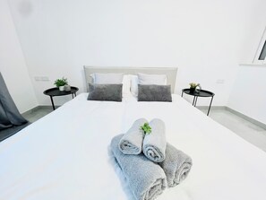 Romantic Studio, City View | Iron/ironing board, free WiFi - Sunshine Suites (Msida)