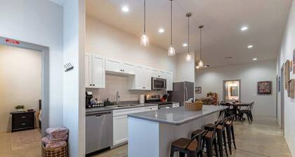Bright 4BR Summer Home | Near UofA & Shows