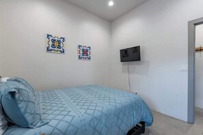 2 habitaciones, tabla de planchar con plancha, cuna de viaje y wifi
