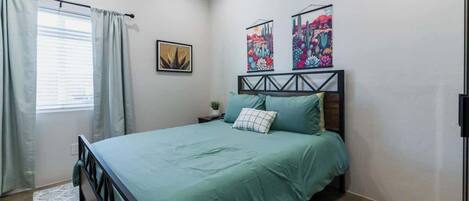 4 chambres, fer et planche à repasser, lit parapluie, Wi-Fi