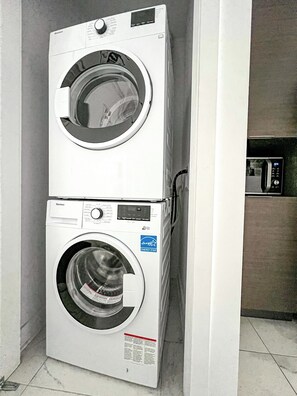 Interior - Unit 406 – Charming Beaconsfield Stay (Montréal)
