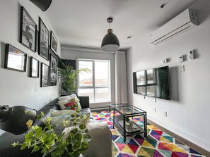 Smart TV - Unit 406 – Charming Beaconsfield Stay (Montréal)