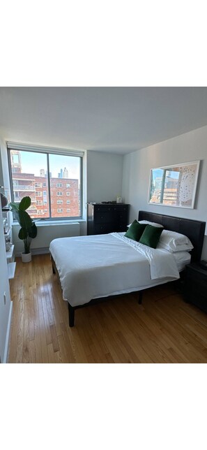 1 habitación, tabla de planchar con plancha, wifi y ropa de cama 