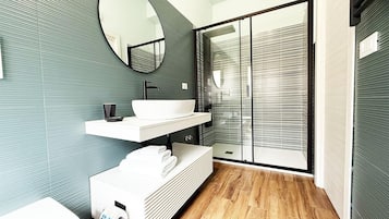 Chambre Double Deluxe, balcon, vue ville | Salle de bain