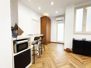 Luxury Triple Room | Private kitchen | Cookware/dishes/utensils - The Ypnos suite (Reggio Calabria)