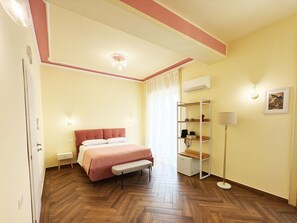 Superior Double Room, Balcony, City View | In-room safe, soundproofing, free WiFi - The Ypnos suite (Reggio Calabria)