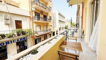 Chambre Double Supérieure, balcon, vue ville | Terrasse/Patio