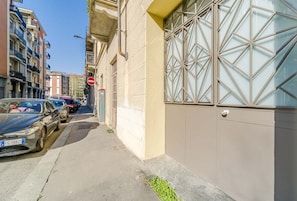 Exterior detail - GuestHost - Charming apartment of about 50 square meters, able to accommodate up to 4 people, located on the ground floor of a renovated building.The property is located in the San Donato district, in a strategic area, full of services and well connected (Turin)