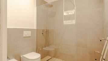 Doccia, bidet, asciugamani