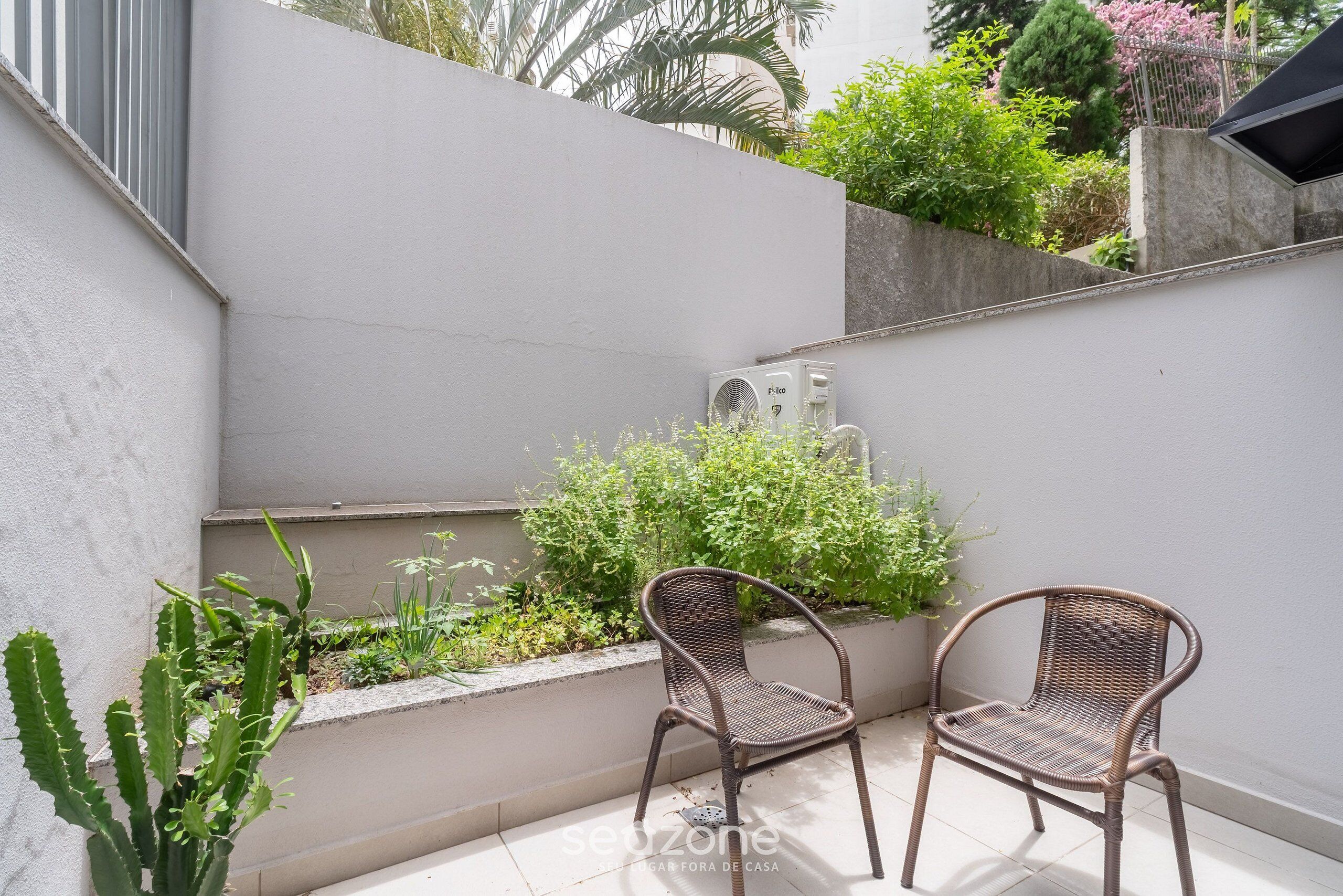 Basic Apartment | Terrace/patio