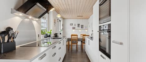 Fridge, stovetop, dishwasher, coffee/tea maker