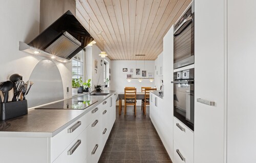 Nice home in Thyborøn with WiFi